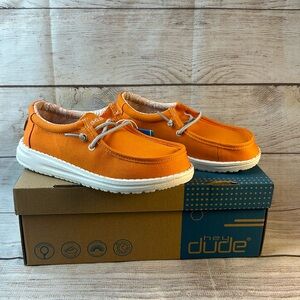 NWT and Box Youth Hey Dude shoes size 2Y Wendy fiesta orange unisex